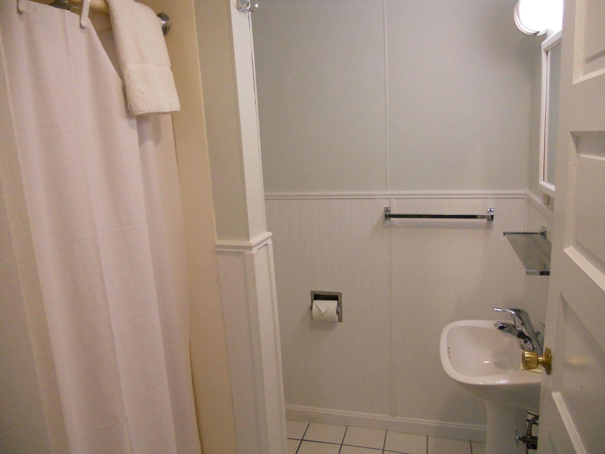 Beau Rivage Motel 2*